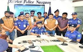 নওগাঁয় কিশোর গ্যাংয়ের দুই সদস্য গ্রেপ্তার, উদ্ধার আগ্নেয়াস্ত্র