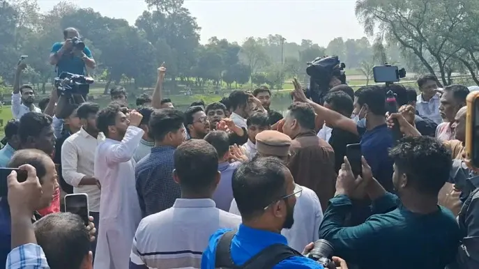 স্মৃতিসৌধে জাতীয় পার্টি ও ছাত্রশক্তির নেতাকর্মীদের মধ্যে হাতাহাতি, উত্তেজনা