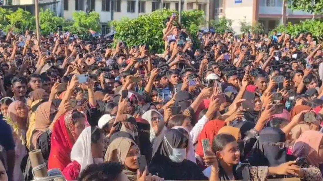 কওমি ছাত্রদের আপত্তির মধ্যেই কড়া নিরাপত্তায় শান্তিপূর্ণভাবে হলো কলেজের কনসার্ট