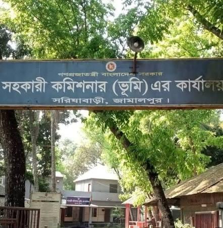 সরিষাবাড়ীতে ভূমি অফিসে অনিয়ম ও হয়রানির অভিযোগ