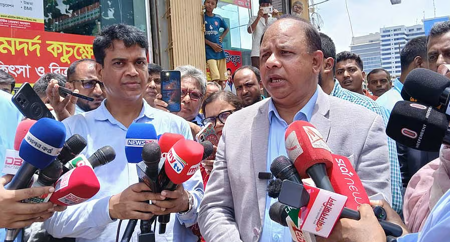 তারেক রহমানকেও আয়নাঘরে বন্দি রেখে নির্যাতন করা হয়েছে: চিফ প্রসিকিউটর