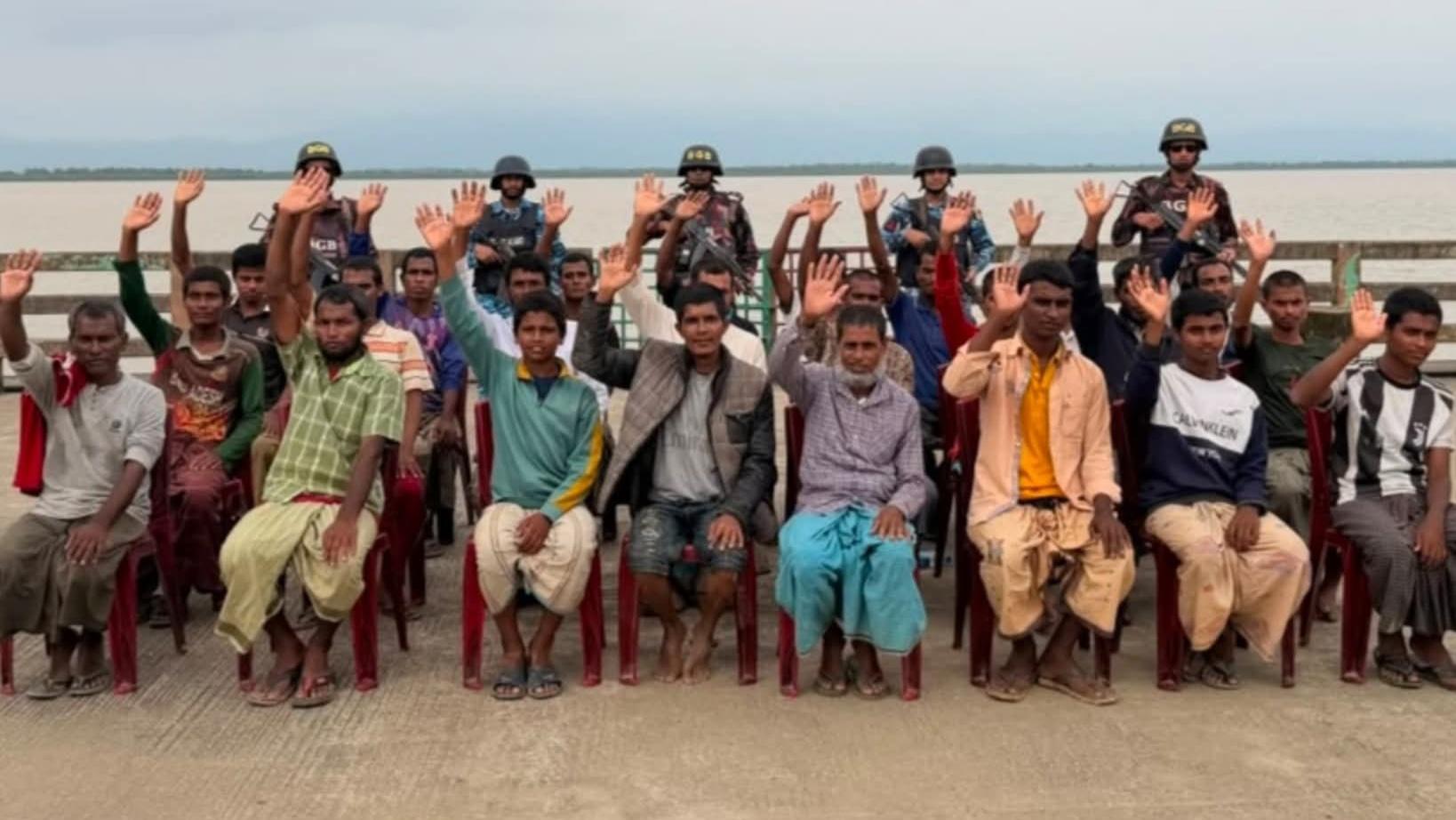 মিয়ানমারে আরাকান আর্মির হাতে বন্দি থাকা ২৪ জেলে ও মাঝিমাল্লা দেশে ফেরত