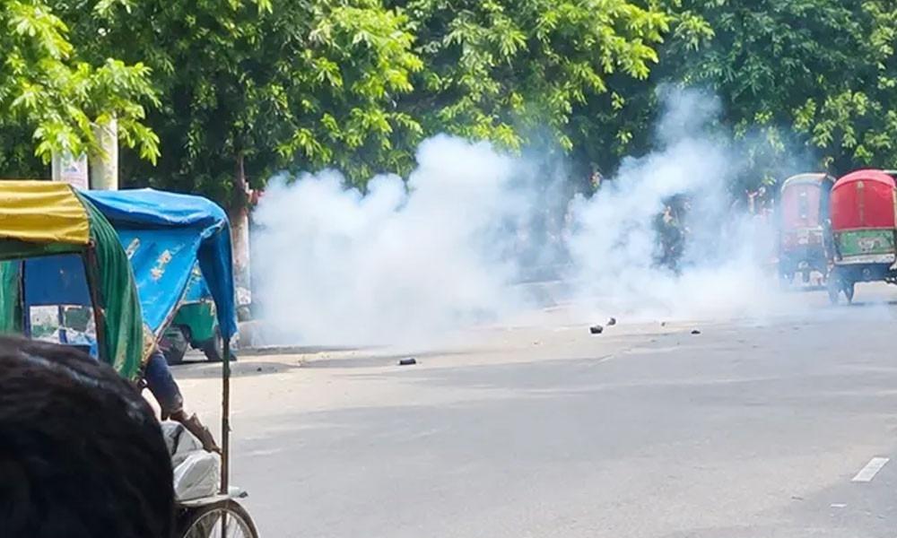 শিল্পকলা একাডেমির সামনে ককটেল বিস্ফোরণ