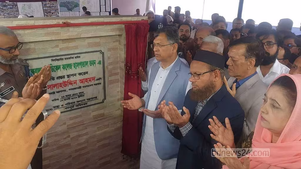 কিসের হাসিনা, তার চেহারা কি দেখা গেছে: কক্সবাজারে স্বরাষ্ট্রমন্ত্রী