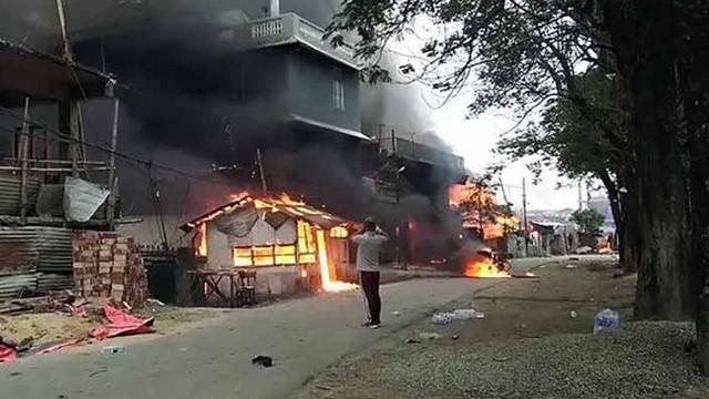 মণিপুরে সহিংসতায় নিহত ৪, মুখ্যমন্ত্রীর বাসভবনের সামনে মরদেহ...
