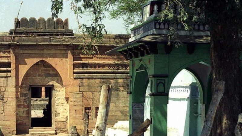 ভারতের ঐতিহাসিক কামাল মাওলা মসজিদকে মন্দির ঘোষণা