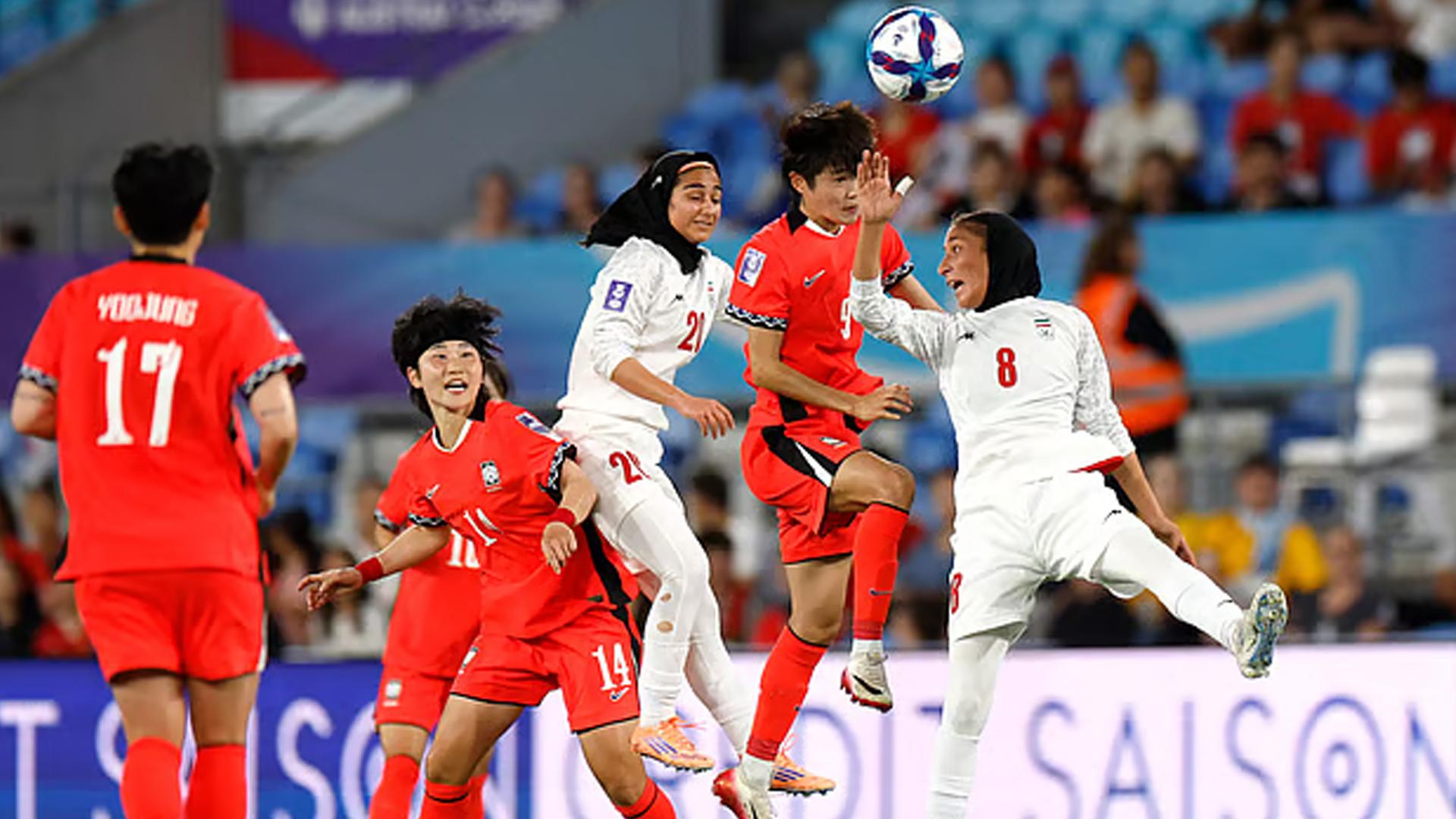 হারলেও সবার মন জিতে নিলেন ইরানের মেয়েরা