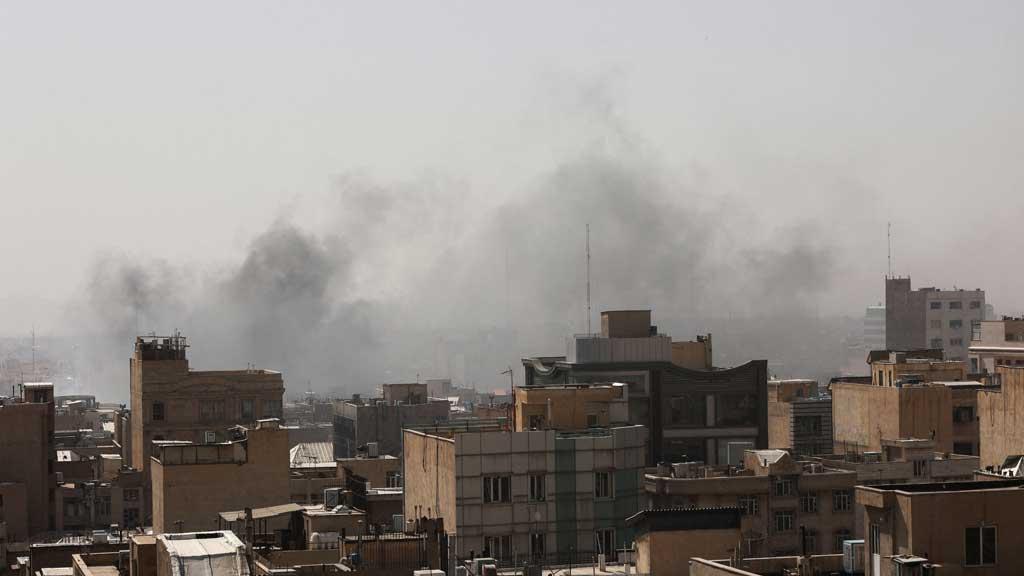 ইরানে মার্কিন-ইসরায়েলি হামলায় বিশ্বজুড়ে মিশ্র প্রতিক্রিয়া