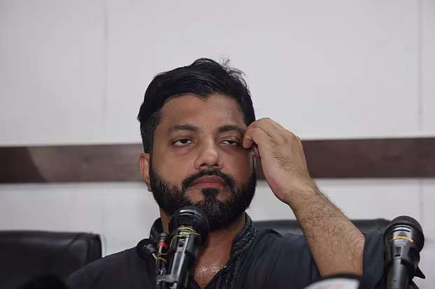 ইশরাকের পদত্যাগপত্র গৃহীত, প্রজ্ঞাপন জারি