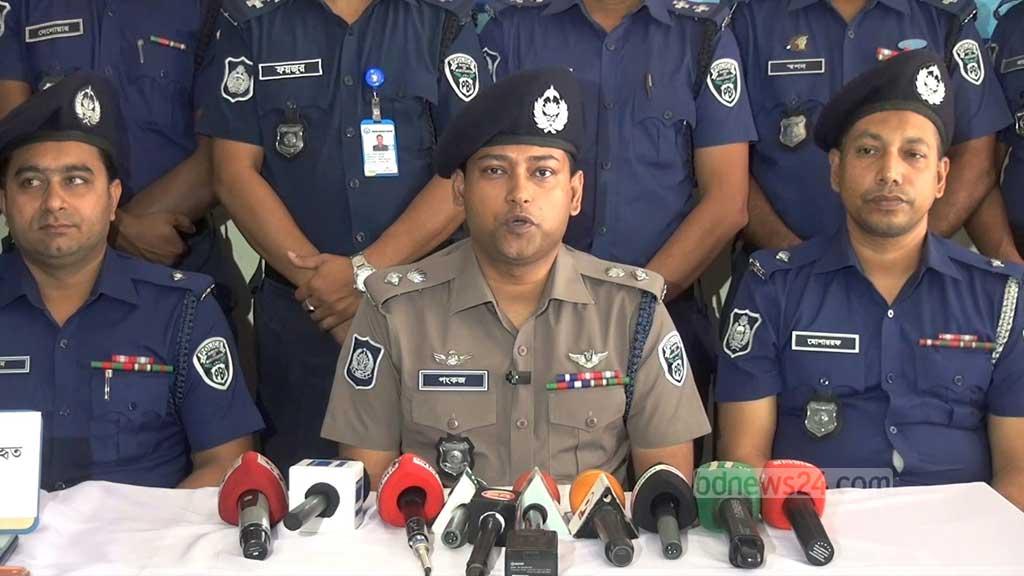 কবিরাজের ফাঁদে কিশোরী’: