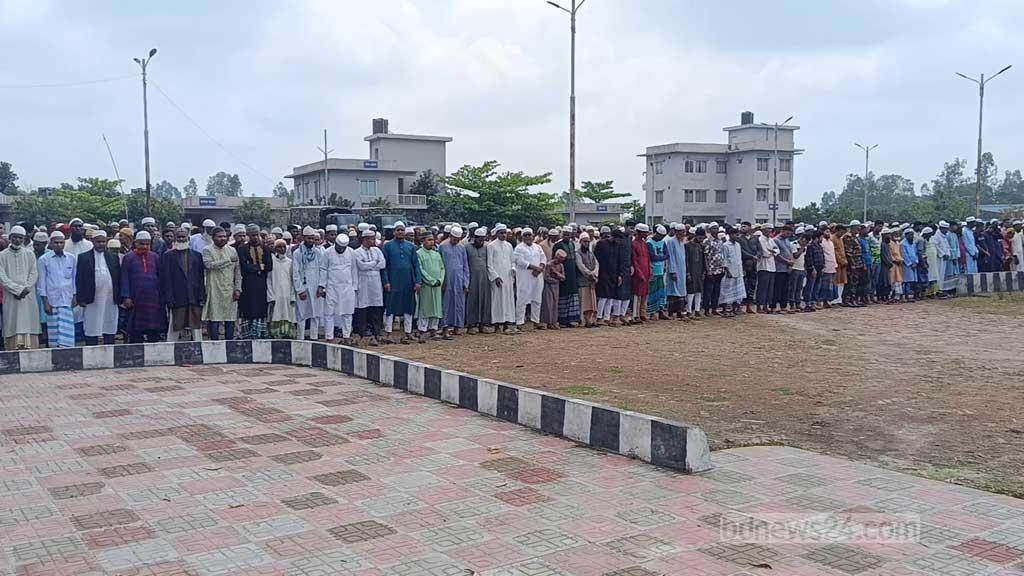 জামালপুরে সেতু উল্টে নিহত ৫ শিশুর দাফন,