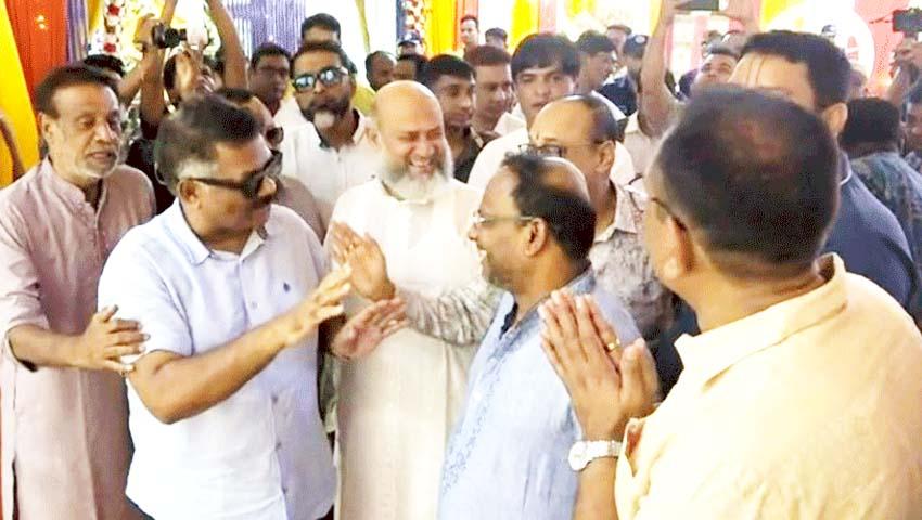 নাটোরে পূজামণ্ডপ পরিদর্শনে ভারতীয় সহকারী হাইকমিশনার