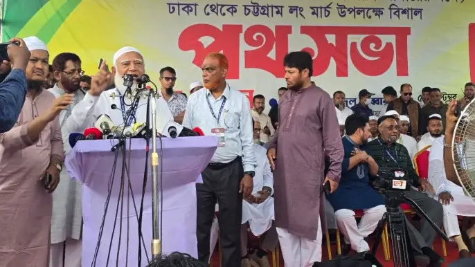 সরকারকে ‘ওয়েক-আপ কল’ দিতে চট্টগ্রামমুখী ১১ দলের লংমার্চ