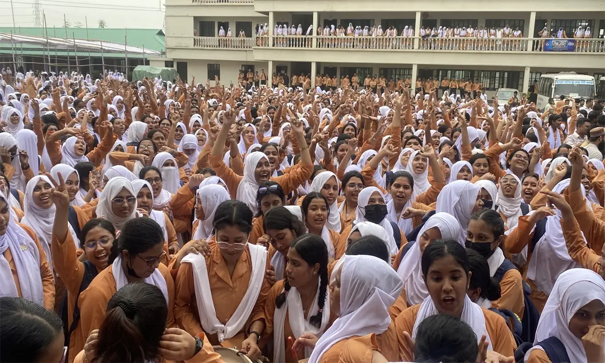 সংযুক্ত ছবি