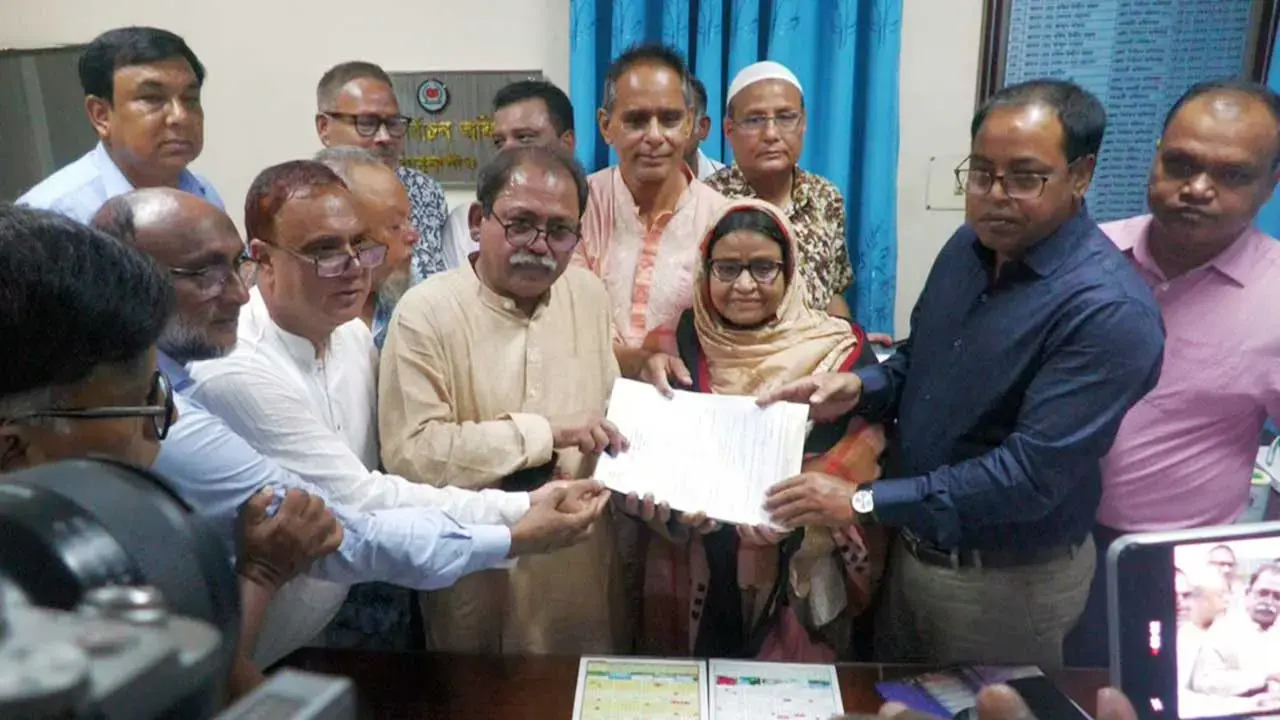মির্জা ফখরুলের ছেড়ে দেওয়া আসনে মনোনয়ন জমা দিলেন ভাই ফয়সল