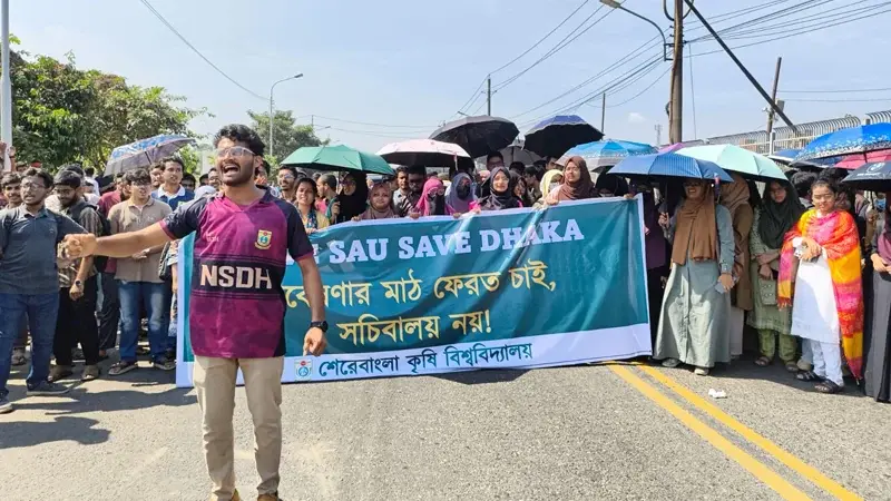 সচিবালয়ের সয়েল টেস্ট বন্ধ করে দুটি গাড়ি ক্যাম্পাসে নিলেন শেক...