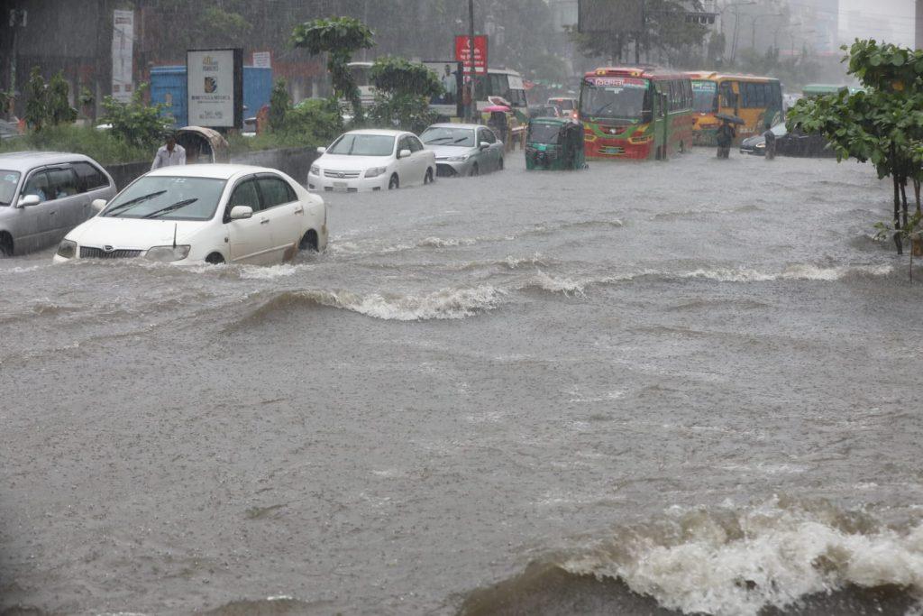 বর্ষা এলেই কেন ডুবে যায় ঢাকা