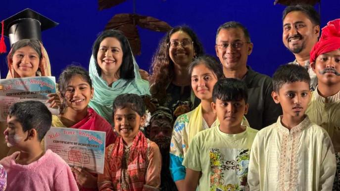 পরিবার নিয়ে শিশুতোষ নাটক দেখতে বেইলি রোডের মহিলা সমিতি মঞ্চে প্রধানমন্ত্রী