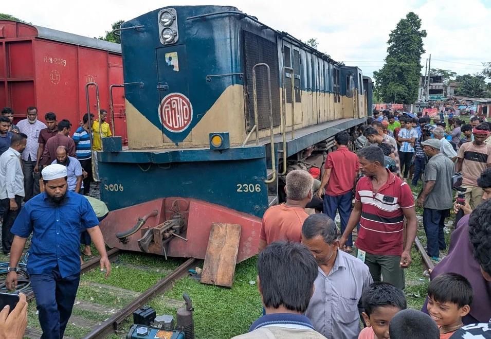 রংপুরে বুড়িমারী কমিউটার এক্সপ্রেস লাইনচ্যুত