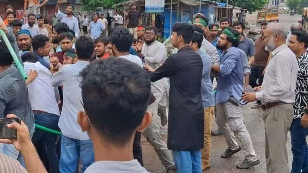শিক্ষাঙ্গন হঠাৎ অশান্ত, নেপথ্যে কী?