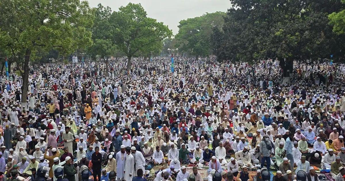 ৬ লাখ মুসল্লির অংশগ্রহণে শোলাকিয়ায় ঈদ জামাত অনুষ্ঠিত
