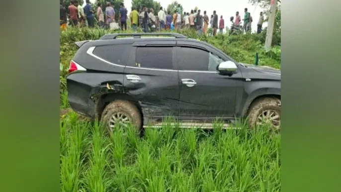 বগুড়ায় পথচারীকে বাঁচাতে প্রতিমন্ত্রীর গাড়ি ধানখেতে, নারীর মৃত্যু