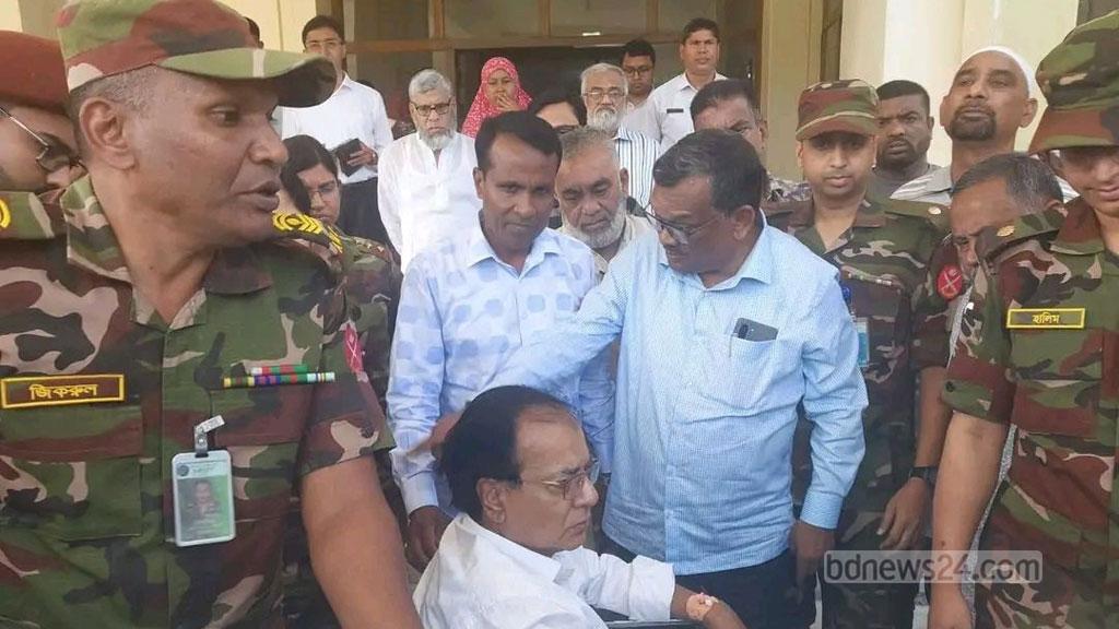 ত্রাণমন্ত্রীকে এয়ার অ্যাম্বুলেন্সে নেওয়া হল ঢাকায়, এভারকেয়ারে ভর্তি