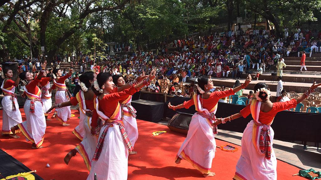 চট্টগ্রামে বর্ষবরণ: এবারও ডিসি হিলের পরিবর্তে কেন্দ্রীয় শহীদ মিনারে আয়োজন