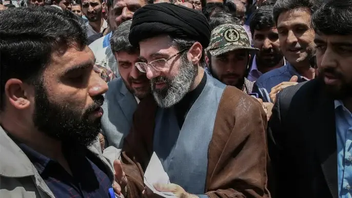 খামেনির সম্ভাব্য উত্তরসূরি মোজতাবা খামেনি জীবিত আছেন: দাবি ইরানি মিডিয়ার