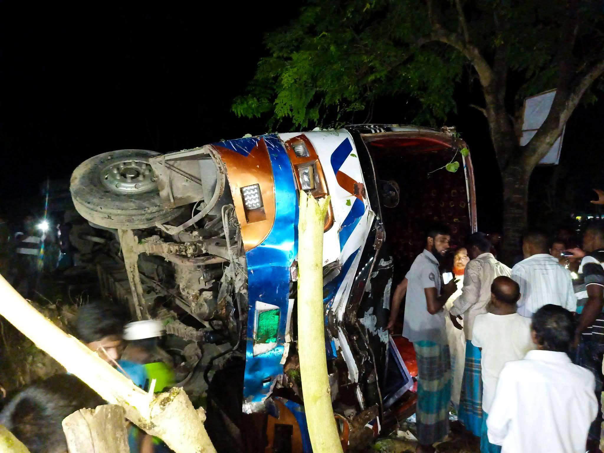 জামালপুরে বাসের ধাক্কায় অটোরিকশার ৪ যাত্রী নিহত, আহত ২০