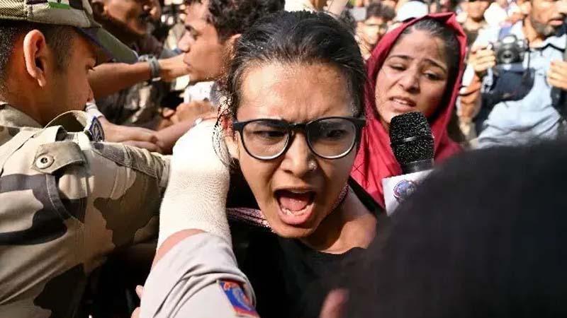 সংযুক্ত ছবি