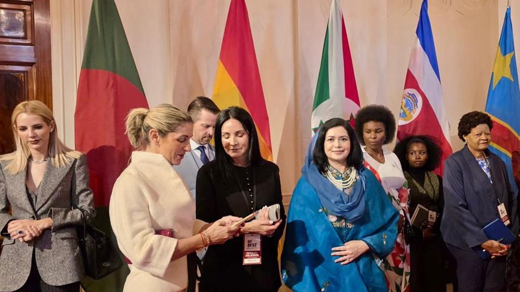 মেলানিয়া ট্রাম্পের সম্মেলনের সমাপনীতে জুবাইদা