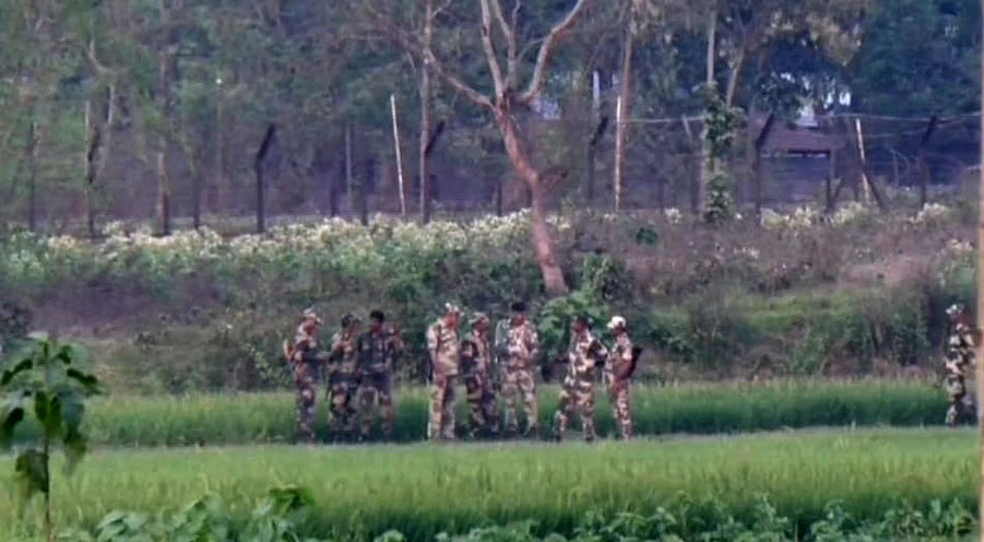 প্রতিরোধের মুখে অস্ত্র রেখেই পালাল বিএসএফ