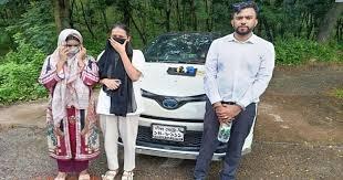 কক্সবাজারের স্বরাষ্ট্র মন্ত্রণালয়ের স্টিকার লাগানো প্রাইভেটক...